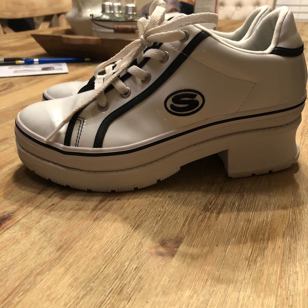 Heeled Sketchers
